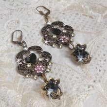 BO Collection Irrésistible Passion montées avec des cristaux de Swarovski sur des chandeliers fleurs filigranées de couleur bronze